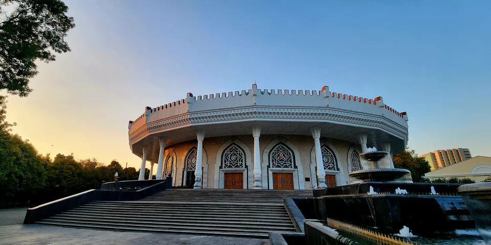 Temuriylar tarixi davlat muzeyi: Toshkent, Yunusobod tumani, Amir Temur shoh koʻchasi, 13-uy