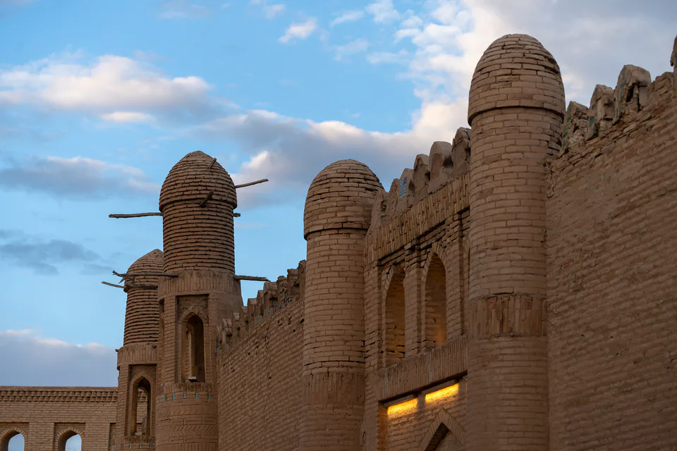 Toshhovli: Xorazm viloyati, Xiva, “Ichan-qal’a” MFY, Zargarlar koʻchasi, 18-uy