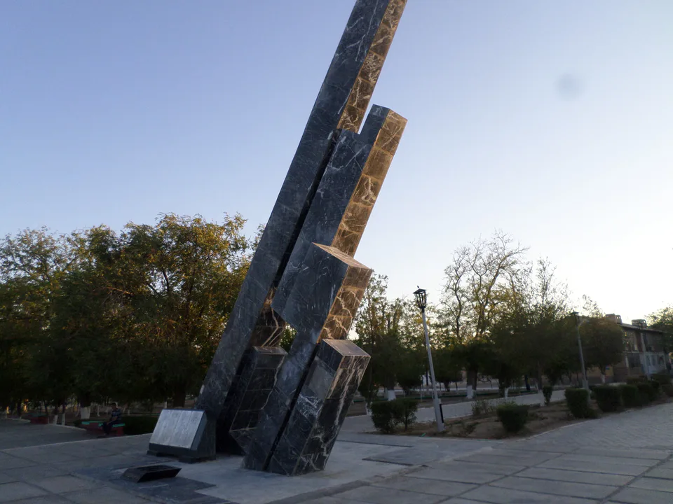 Monument in memory and honor in Uchquduq