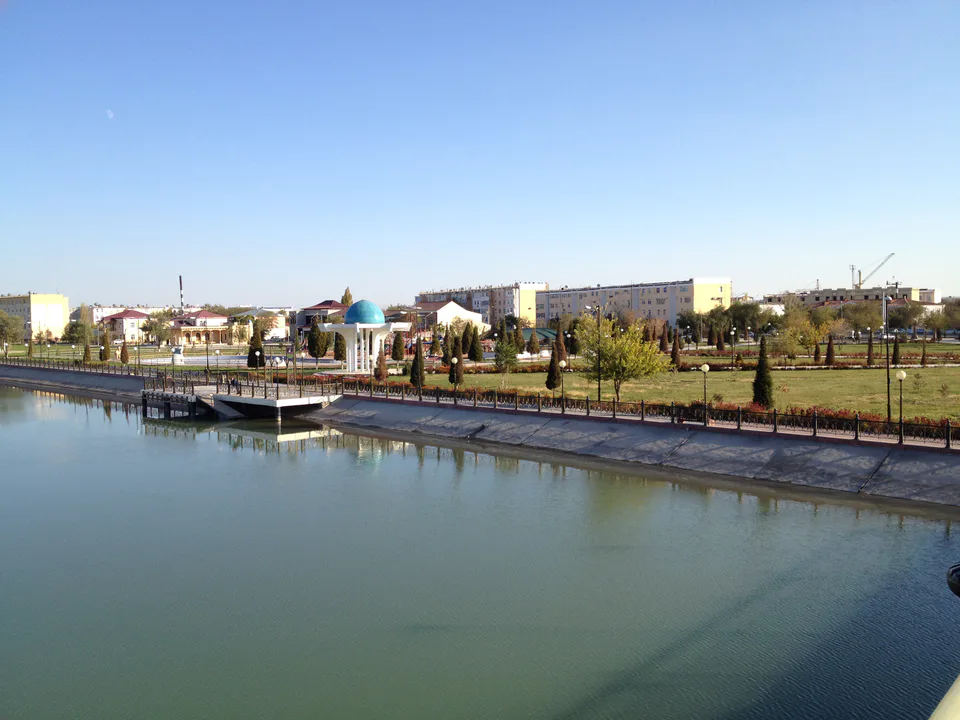 Waterfront of Shavat canal in Urganch ("Avesto" park)