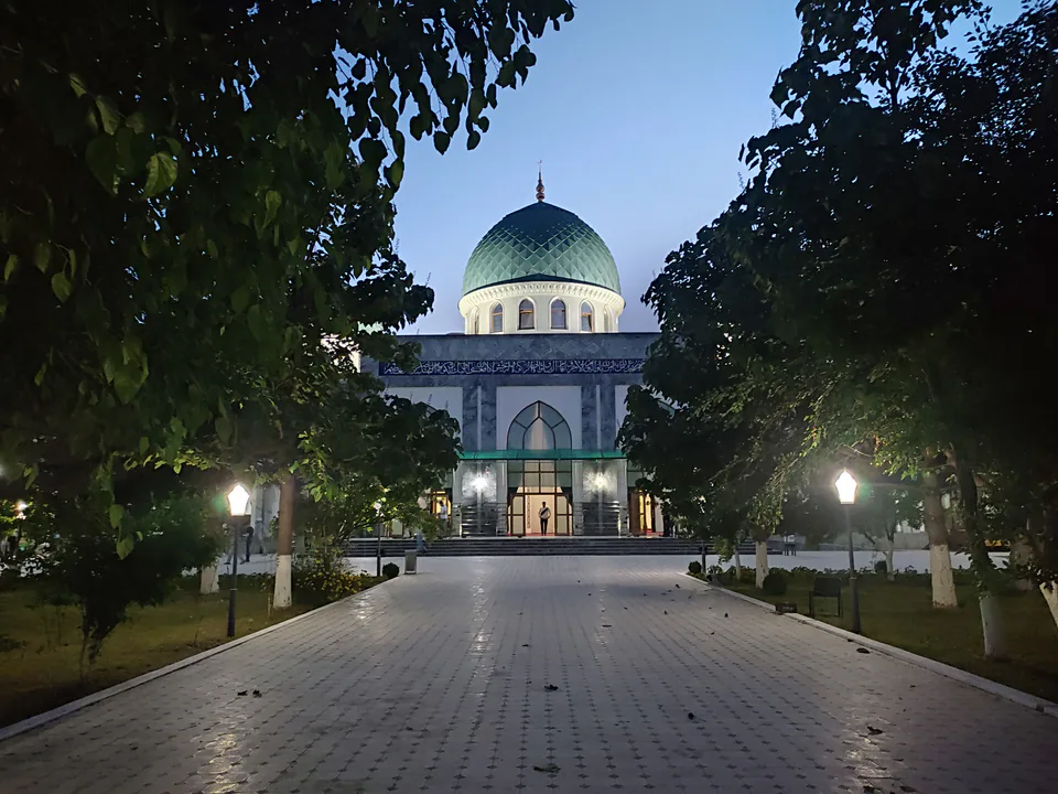 Khoja Ahror mosque for 3000 worshippers