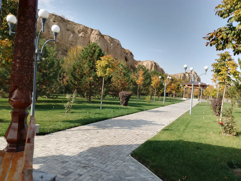 Xoʻja Doniyor maqbarasi: Samarqand viloyati, Samarqand, Toshkent koʻchasi, 7 a-uy