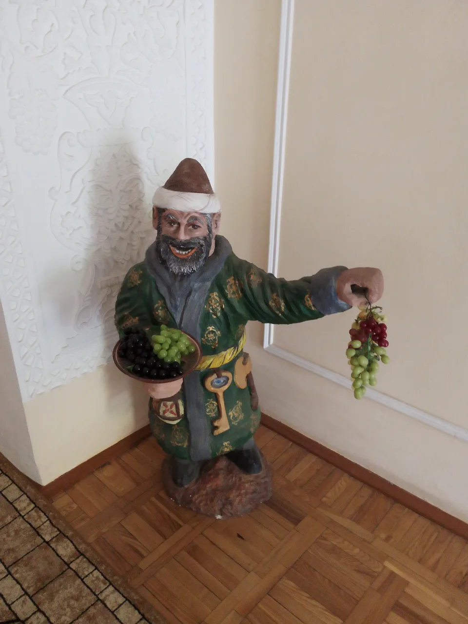 Turar joy, hovli va hovliga kirish darvoza ustunlari (ilgarigi vino ishlab-chiqarish Filatovning uyi: Samarqand viloyati, Samarqand, Mahmud Qoshgʻari koʻchasi, 56-58-uy