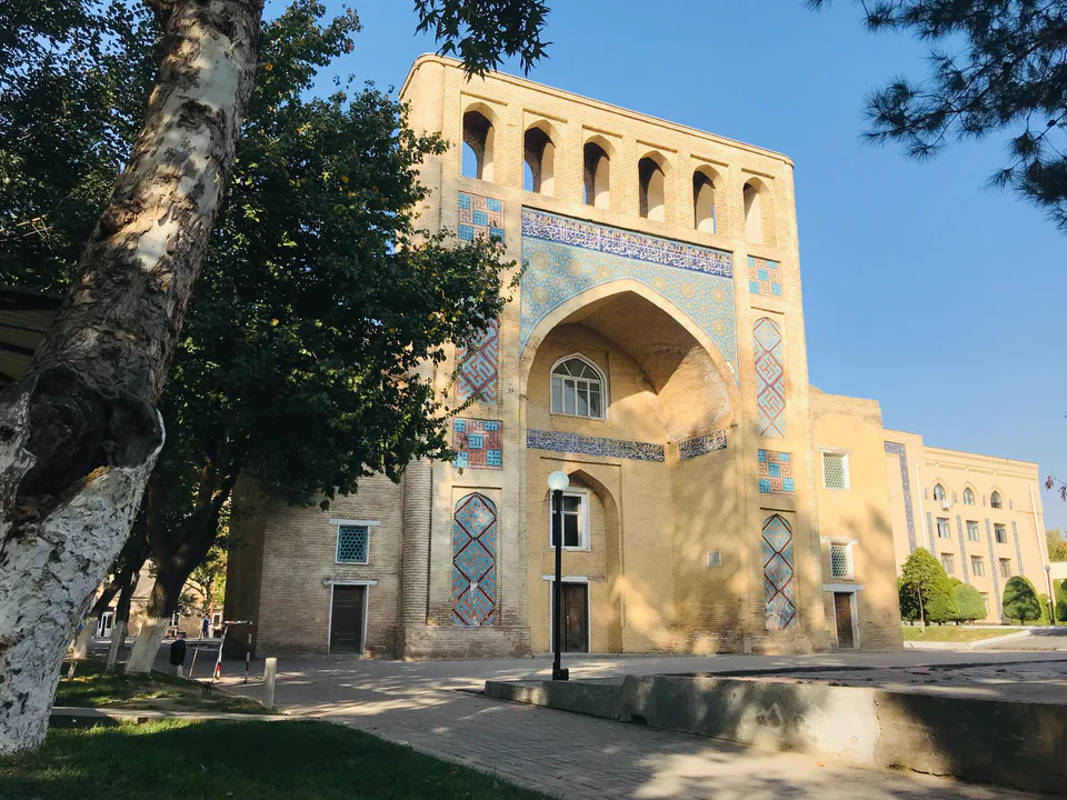 Yunusxon maqbarasi