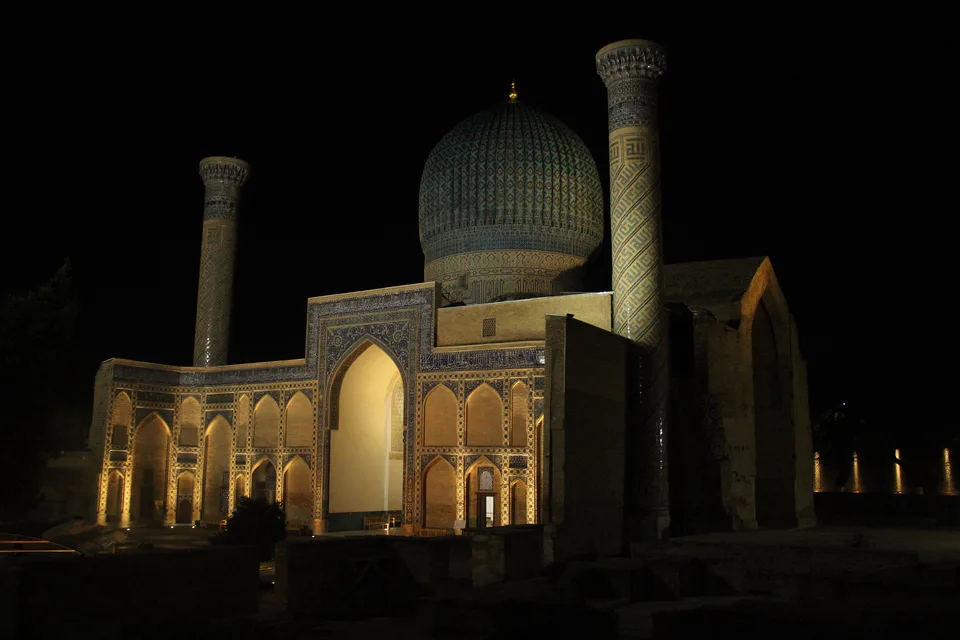 Amir Temur maqbarasi majmua: Samarqand viloyati, Samarqand, Oq Saroy koʻchasi, 1-uy